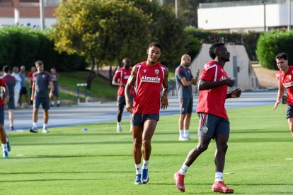 Día I del Almería de Pimienta con 30 futbolistas en el campo Anexo.
