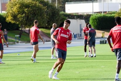 Día I del Almería de Pimienta con 30 futbolistas en el campo Anexo.