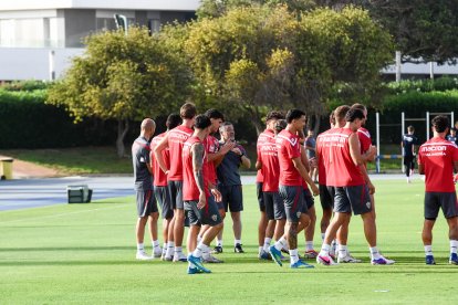 Día I del Almería de Pimienta con 30 futbolistas en el campo Anexo.