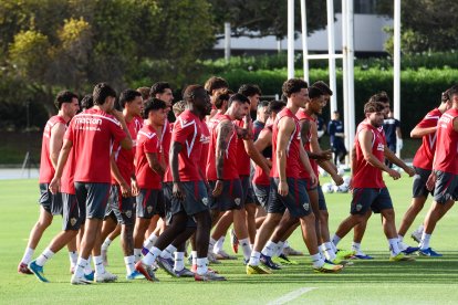 Día I del Almería de Pimienta con 30 futbolistas en el campo Anexo.