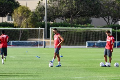 Día I del Almería de Pimienta con 30 futbolistas en el campo Anexo.