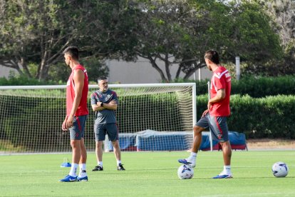 Día I del Almería de Pimienta con 30 futbolistas en el campo Anexo.