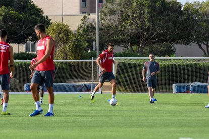 Día I del Almería de Pimienta con 30 futbolistas en el campo Anexo.