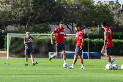Día I del Almería de Pimienta con 30 futbolistas en el campo Anexo.