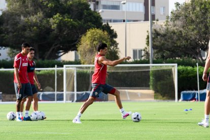 Día I del Almería de Pimienta con 30 futbolistas en el campo Anexo.