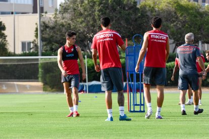 Día I del Almería de Pimienta con 30 futbolistas en el campo Anexo.