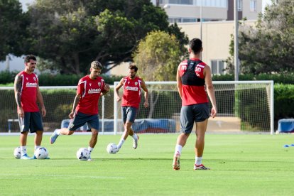 Día I del Almería de Pimienta con 30 futbolistas en el campo Anexo.