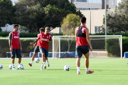 Día I del Almería de Pimienta con 30 futbolistas en el campo Anexo.