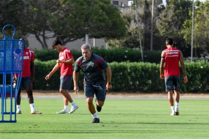 Día I del Almería de Pimienta con 30 futbolistas en el campo Anexo.