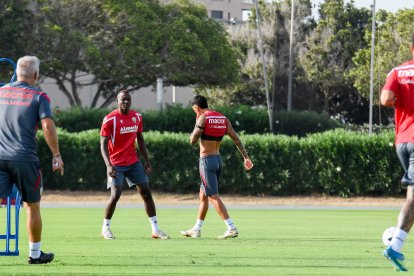 Día I del Almería de Pimienta con 30 futbolistas en el campo Anexo.