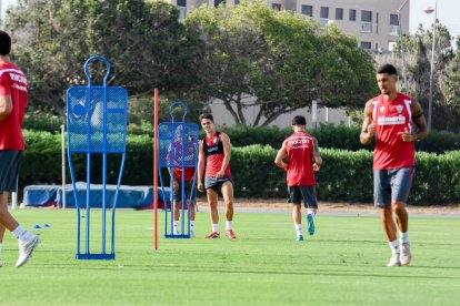 Día I del Almería de Pimienta con 30 futbolistas en el campo Anexo.
