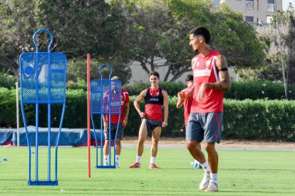 Día I del Almería de Pimienta con 30 futbolistas en el campo Anexo.