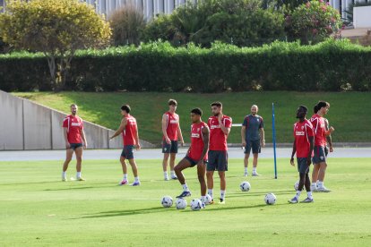 Día I del Almería de Pimienta con 30 futbolistas en el campo Anexo.