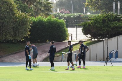 Día I del Almería de Pimienta con 30 futbolistas en el campo Anexo.