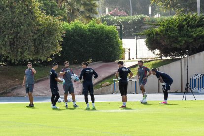 Día I del Almería de Pimienta con 30 futbolistas en el campo Anexo.