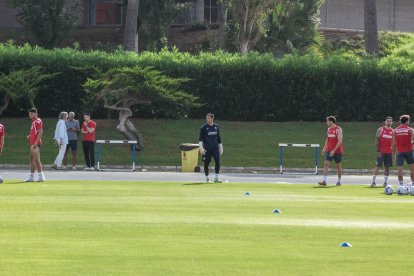 Día I del Almería de Pimienta con 30 futbolistas en el campo Anexo.
