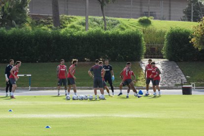 Día I del Almería de Pimienta con 30 futbolistas en el campo Anexo.