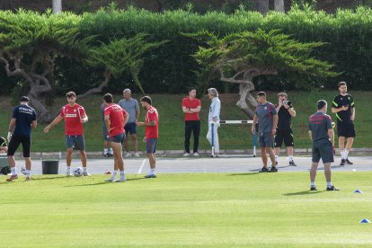 Día I del Almería de Pimienta con 30 futbolistas en el campo Anexo.