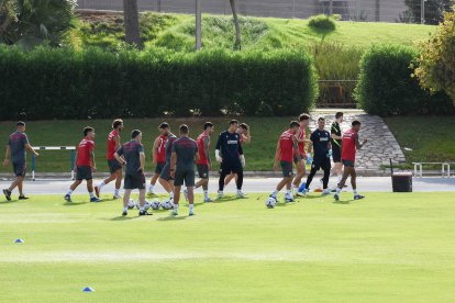 Día I del Almería de Pimienta con 30 futbolistas en el campo Anexo.