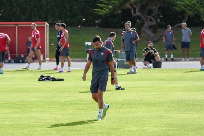 Día I del Almería de Pimienta con 30 futbolistas en el campo Anexo.