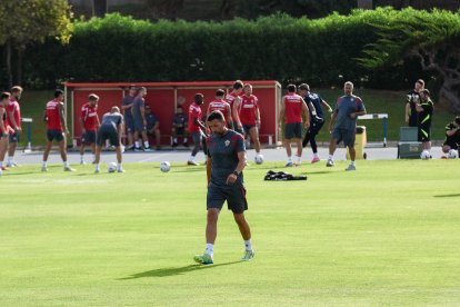 Día I del Almería de Pimienta con 30 futbolistas en el campo Anexo.