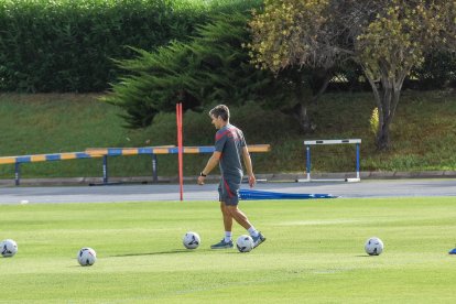 Día I del Almería de Pimienta con 30 futbolistas en el campo Anexo.