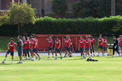 Día I del Almería de Pimienta con 30 futbolistas en el campo Anexo.