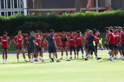 Día I del Almería de Pimienta con 30 futbolistas en el campo Anexo.