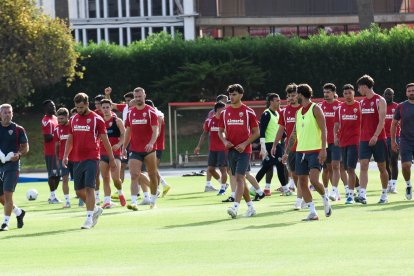 Día I del Almería de Pimienta con 30 futbolistas en el campo Anexo.