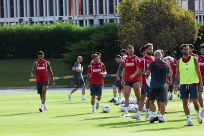 Día I del Almería de Pimienta con 30 futbolistas en el campo Anexo.