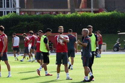 Día I del Almería de Pimienta con 30 futbolistas en el campo Anexo.