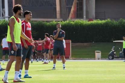 Día I del Almería de Pimienta con 30 futbolistas en el campo Anexo.