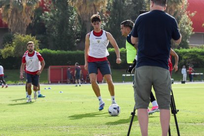 Día I del Almería de Pimienta con 30 futbolistas en el campo Anexo.