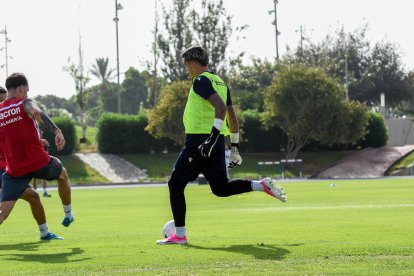 Día I del Almería de Pimienta con 30 futbolistas en el campo Anexo.