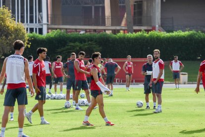 Día I del Almería de Pimienta con 30 futbolistas en el campo Anexo.
