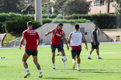 Día I del Almería de Pimienta con 30 futbolistas en el campo Anexo.