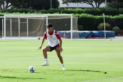 Día I del Almería de Pimienta con 30 futbolistas en el campo Anexo.