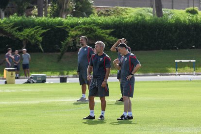 Día I del Almería de Pimienta con 30 futbolistas en el campo Anexo.