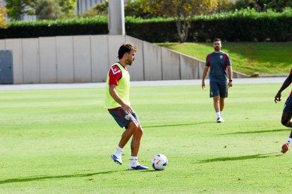 Día I del Almería de Pimienta con 30 futbolistas en el campo Anexo.
