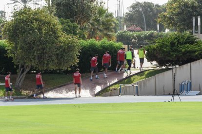 Día I del Almería de Pimienta con 30 futbolistas en el campo Anexo.