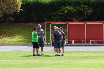 Día I del Almería de Pimienta con 30 futbolistas en el campo Anexo.