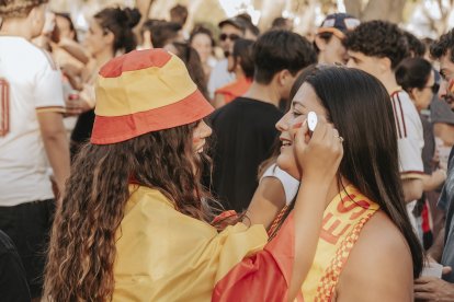 Dos amigas en el evento de Nomadart en San José