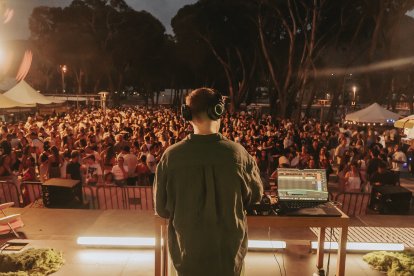 Actuación musical en el evento de Nomadart en San José