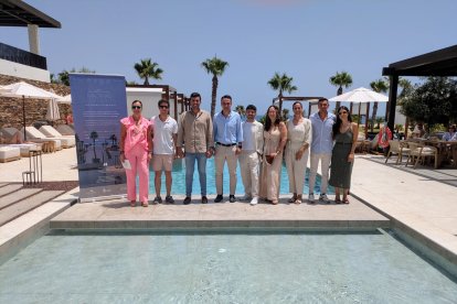Invitados del Hoy por Hoy Levante y responsables de Macenas Mediterranean Resort en las instalaciones mojaqueras.