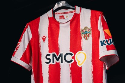 La nueva camiseta se vende a un precio de 92 euros.