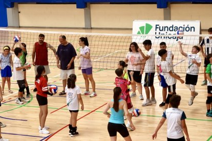 Gracias a Unicaja Costa de Almería y AVG disfrutaron del voleibol.