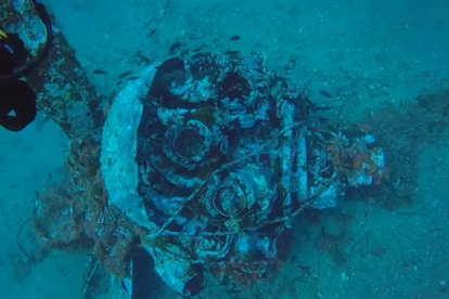Así es el motor del bombardero británico hundido junto a la Isla de San Andrés.