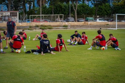 Los jugadores del filial ya han iniciado la pretemporada en el campo de la Vega de Acá.
