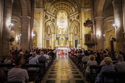 El templo se llenó de sentimiento rojiblanco junto a la madre de los almerienses.