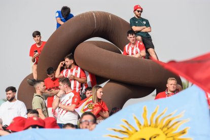 Imagen del recibimiento al equipo en el último partido de la temporada pasada.